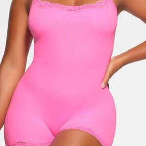 SKIMS Fits Everybody Lace Onsie